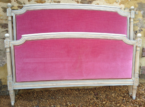 OLD FRENCH CAPITONE 5FT WIDE BED